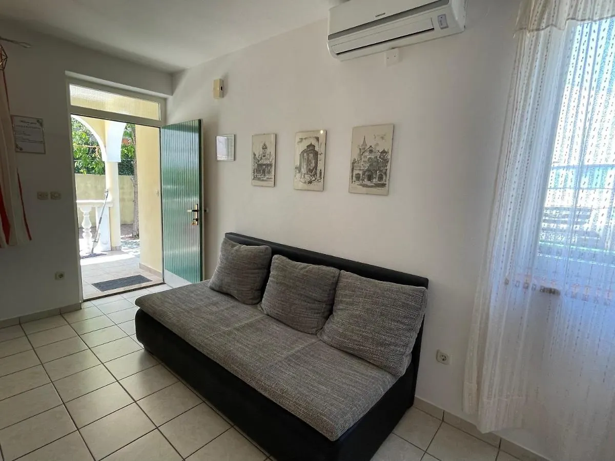 Apartments Antonija Punta Skala Next To Falkensteiner Resort Petrcane
