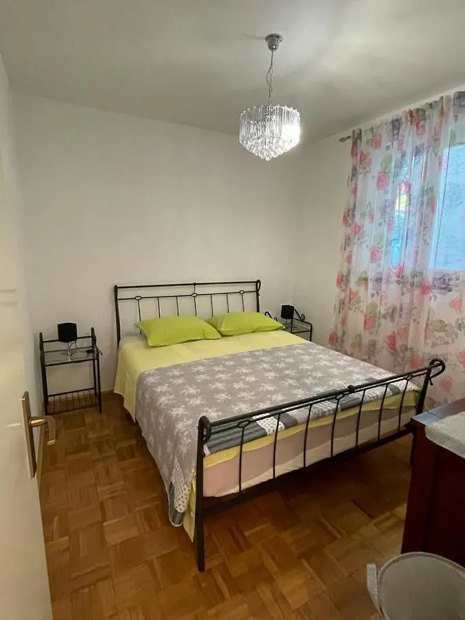 Apartments Antonija Punta Skala Next To Falkensteiner Resort Petrcane