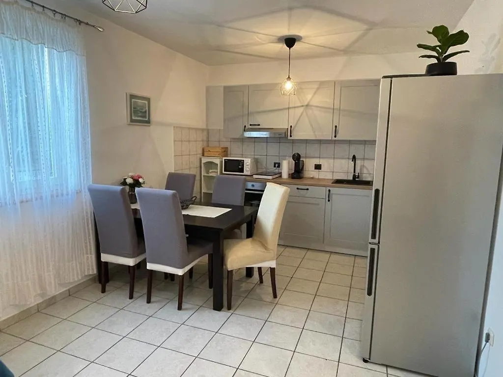 Apartments Antonija Punta Skala Next To Falkensteiner Resort Petrcane