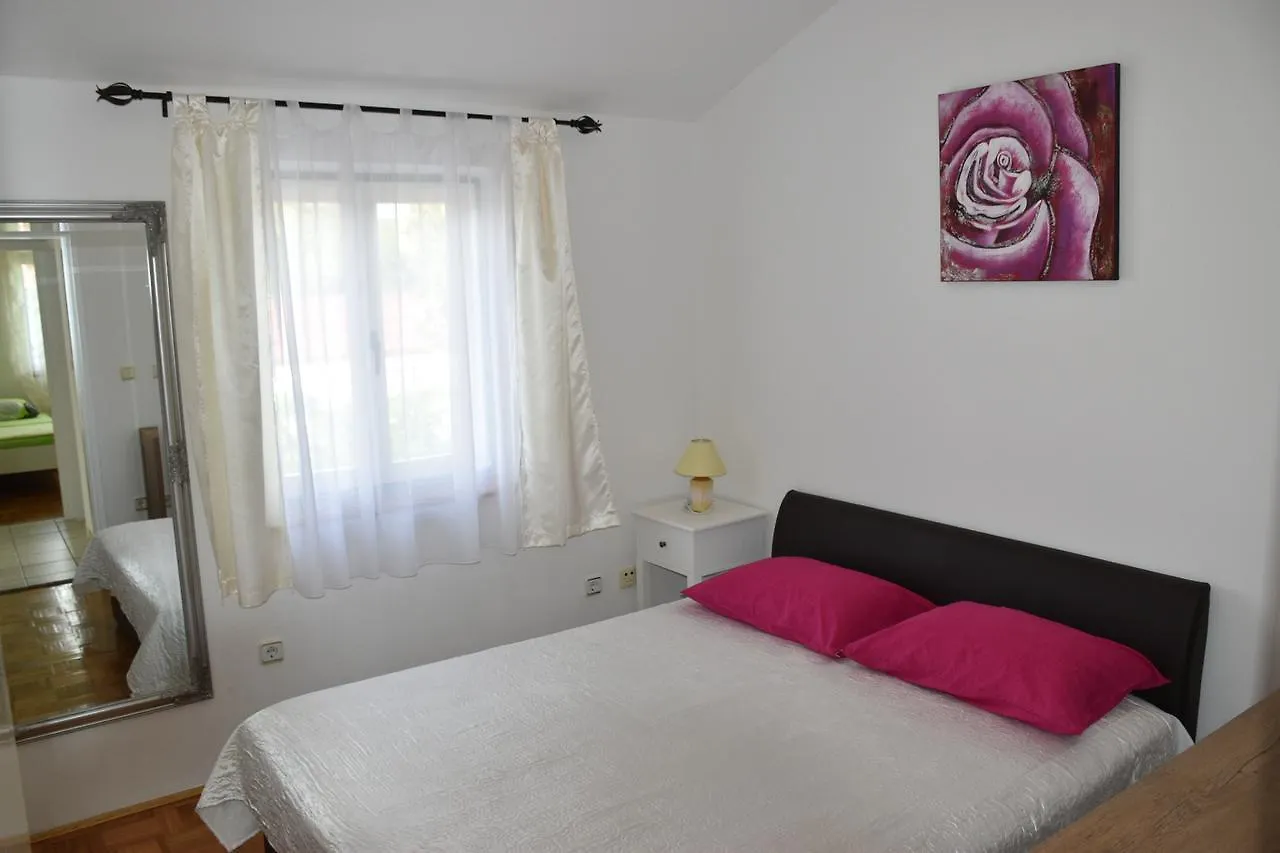Apartments Antonija Punta Skala Next To Falkensteiner Resort Petrcane