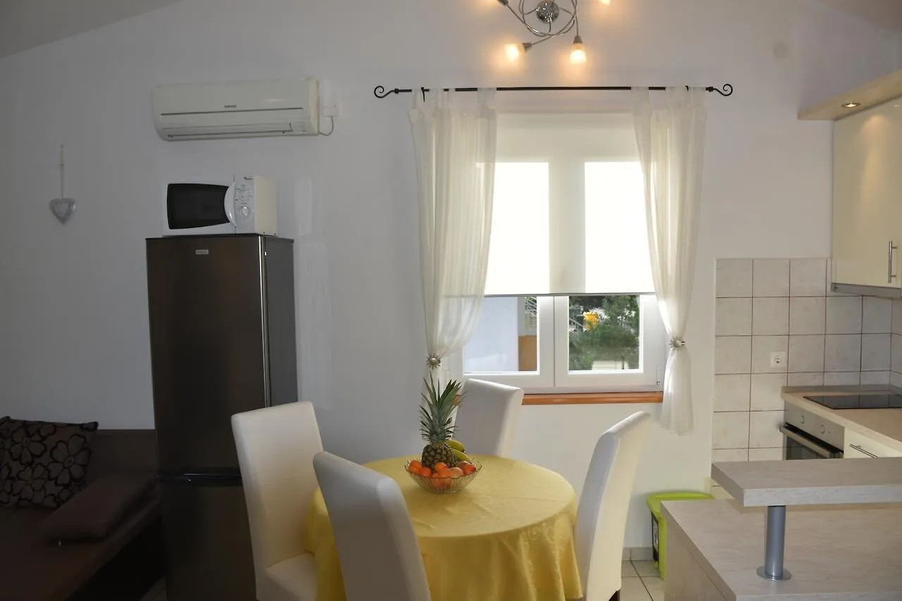 Apartments Antonija Punta Skala Next To Falkensteiner Resort Petrcane
