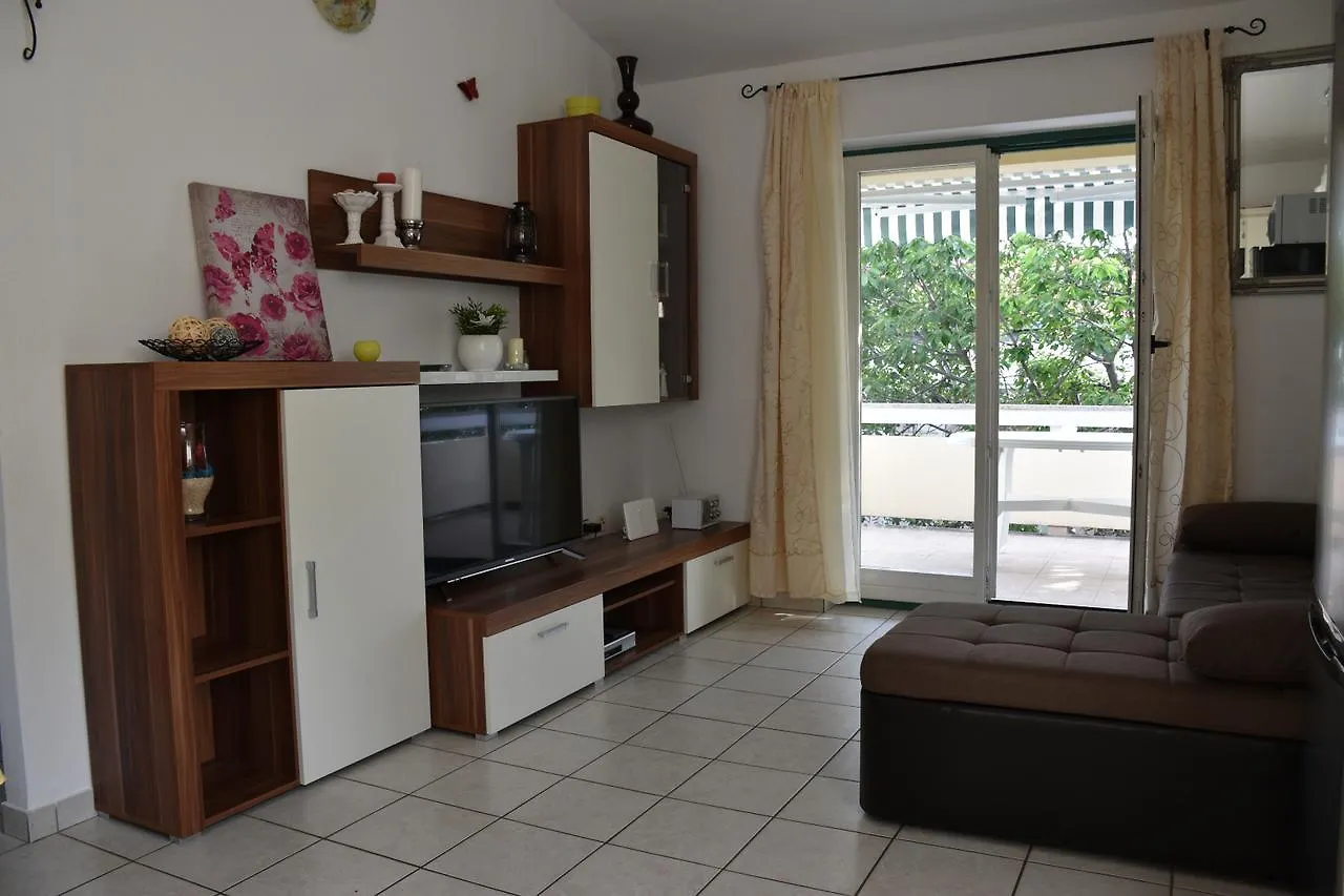Apartments Antonija Punta Skala Next To Falkensteiner Resort Petrcane