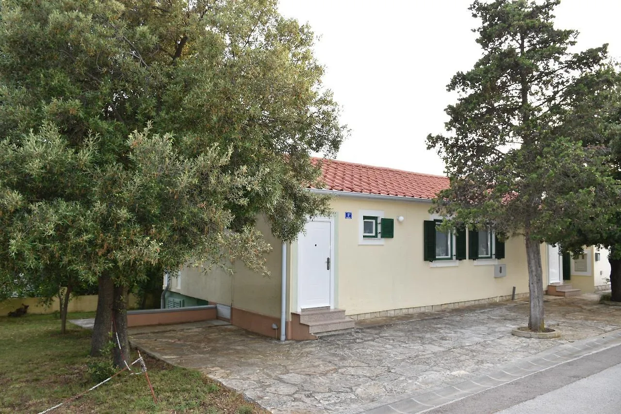 Apartments Antonija Punta Skala Next To Falkensteiner Resort Petrcane