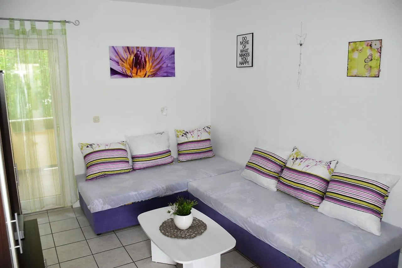 Apartments Antonija Punta Skala Next To Falkensteiner Resort Petrcane