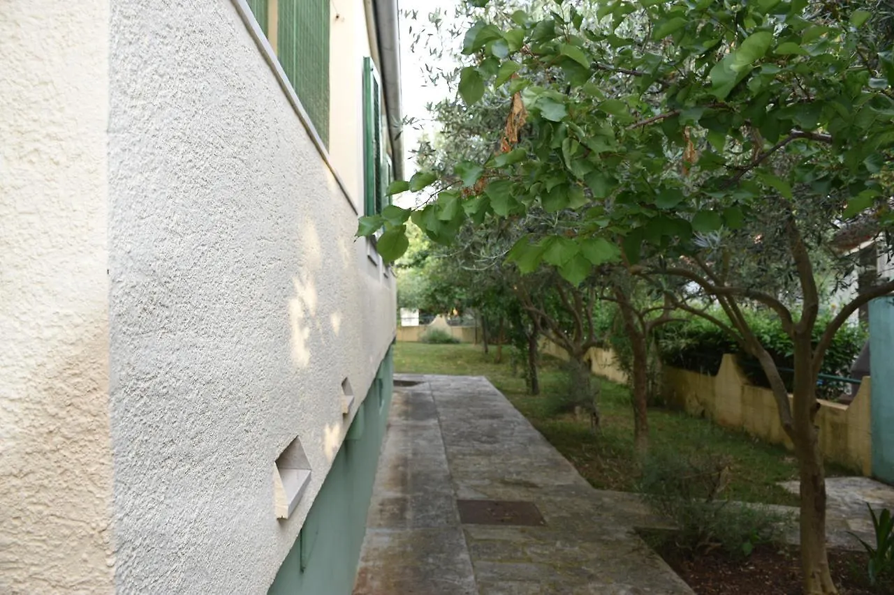 Apartments Antonija Punta Skala Next To Falkensteiner Resort Petrcane