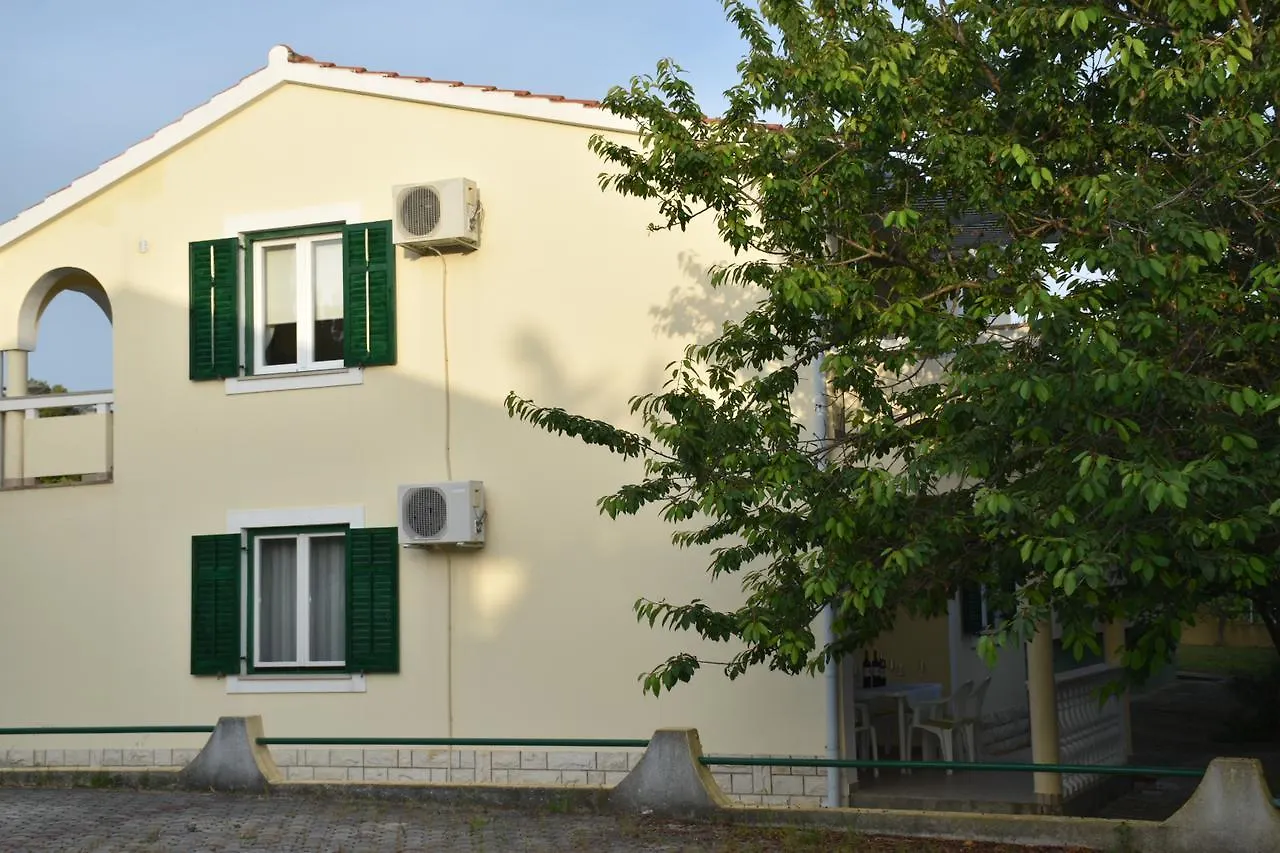 Apartments Antonija Punta Skala Next To Falkensteiner Resort Petrcane