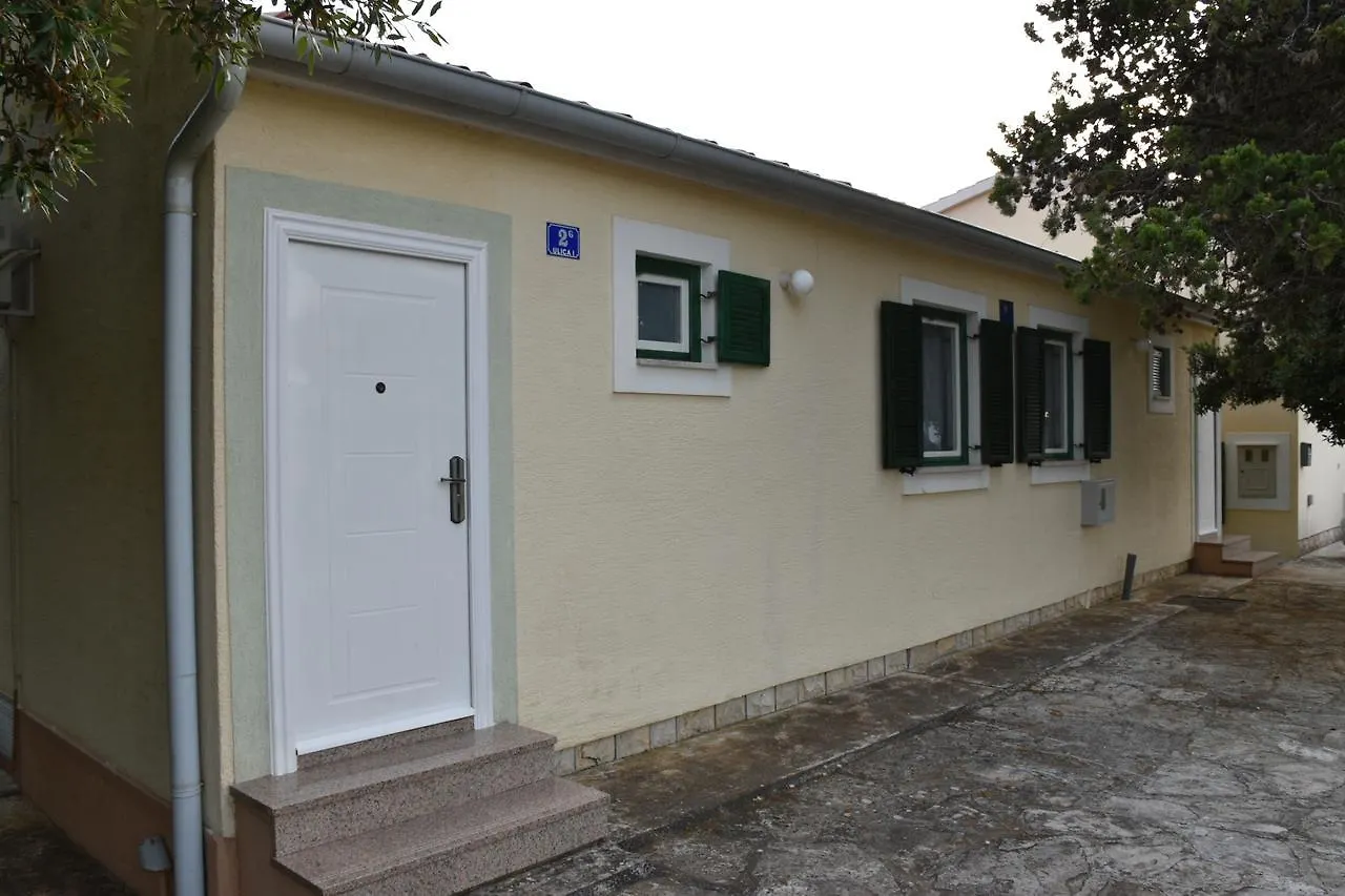 Apartments Antonija Punta Skala Next To Falkensteiner Resort Petrcane