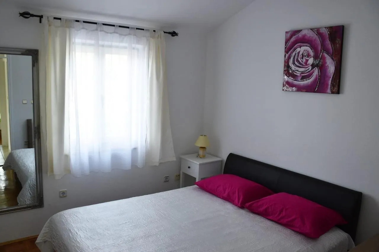 Apartments Antonija Punta Skala Next To Falkensteiner Resort Petrcane