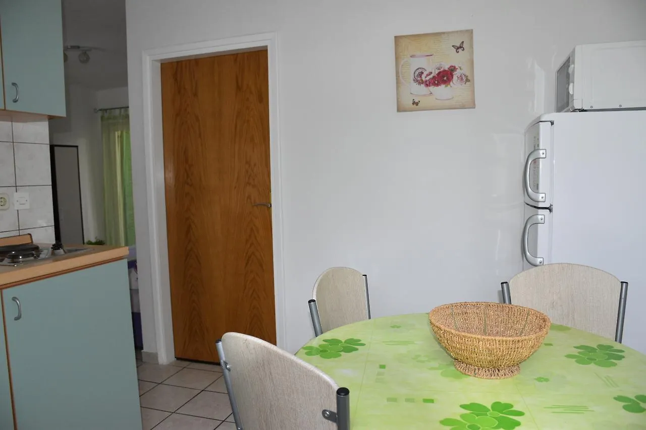 Apartments Antonija Punta Skala Next To Falkensteiner Resort Petrcane