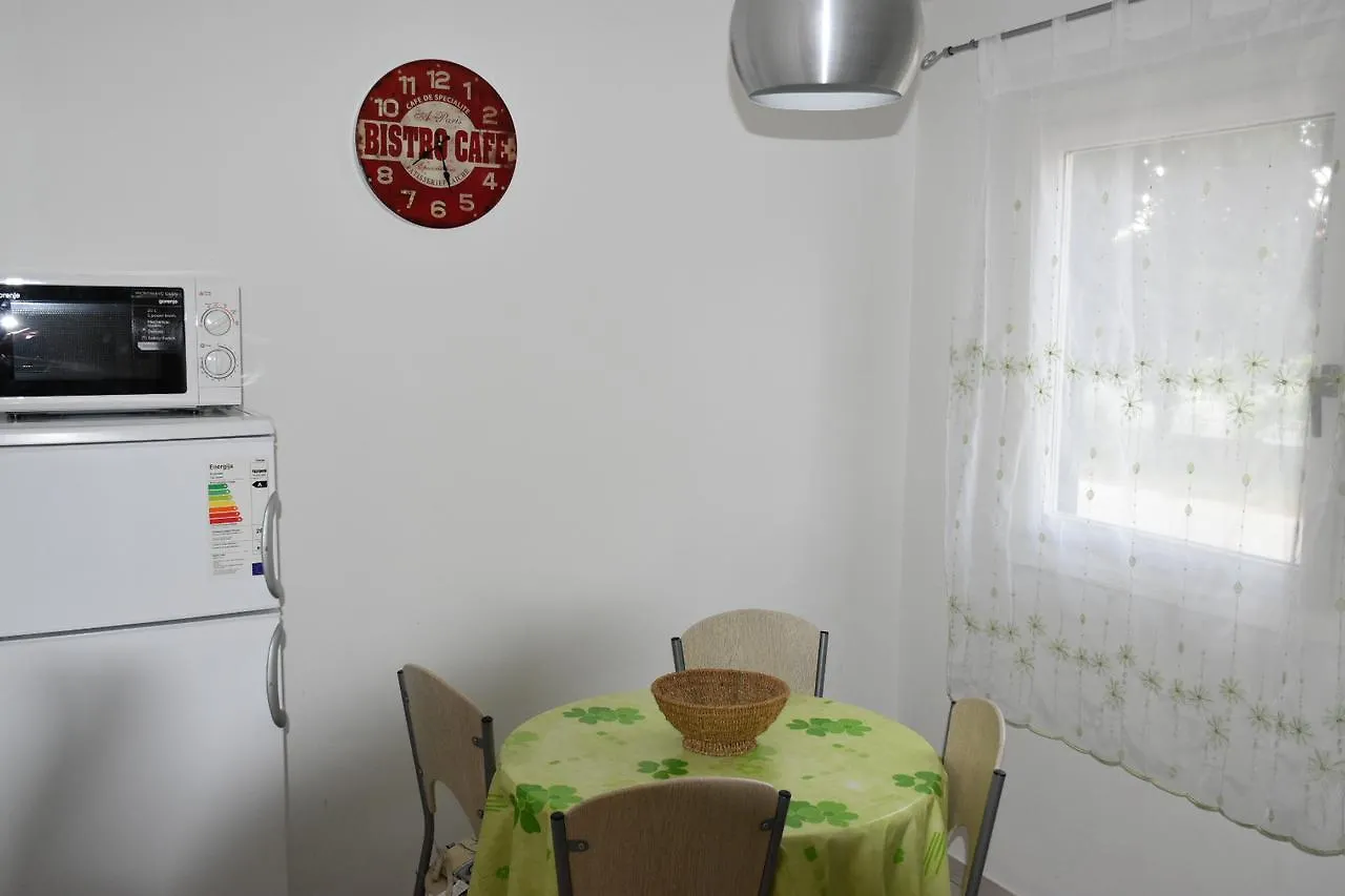 Apartments Antonija Punta Skala Next To Falkensteiner Resort Petrcane